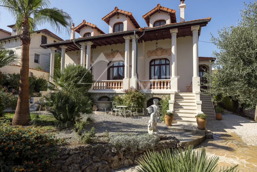Villa for sale in Cannes — Cannes - Petit Juas - Villa