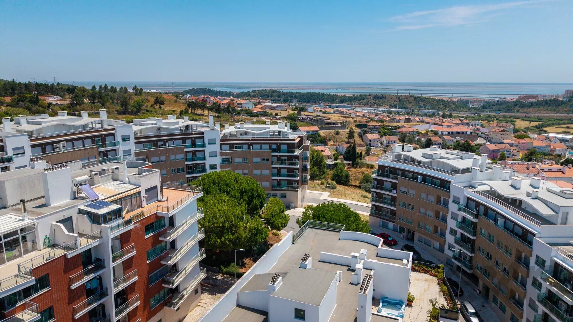 Amazing Two‑Bedroom Apartment with River View and Garage 87152839 image 37