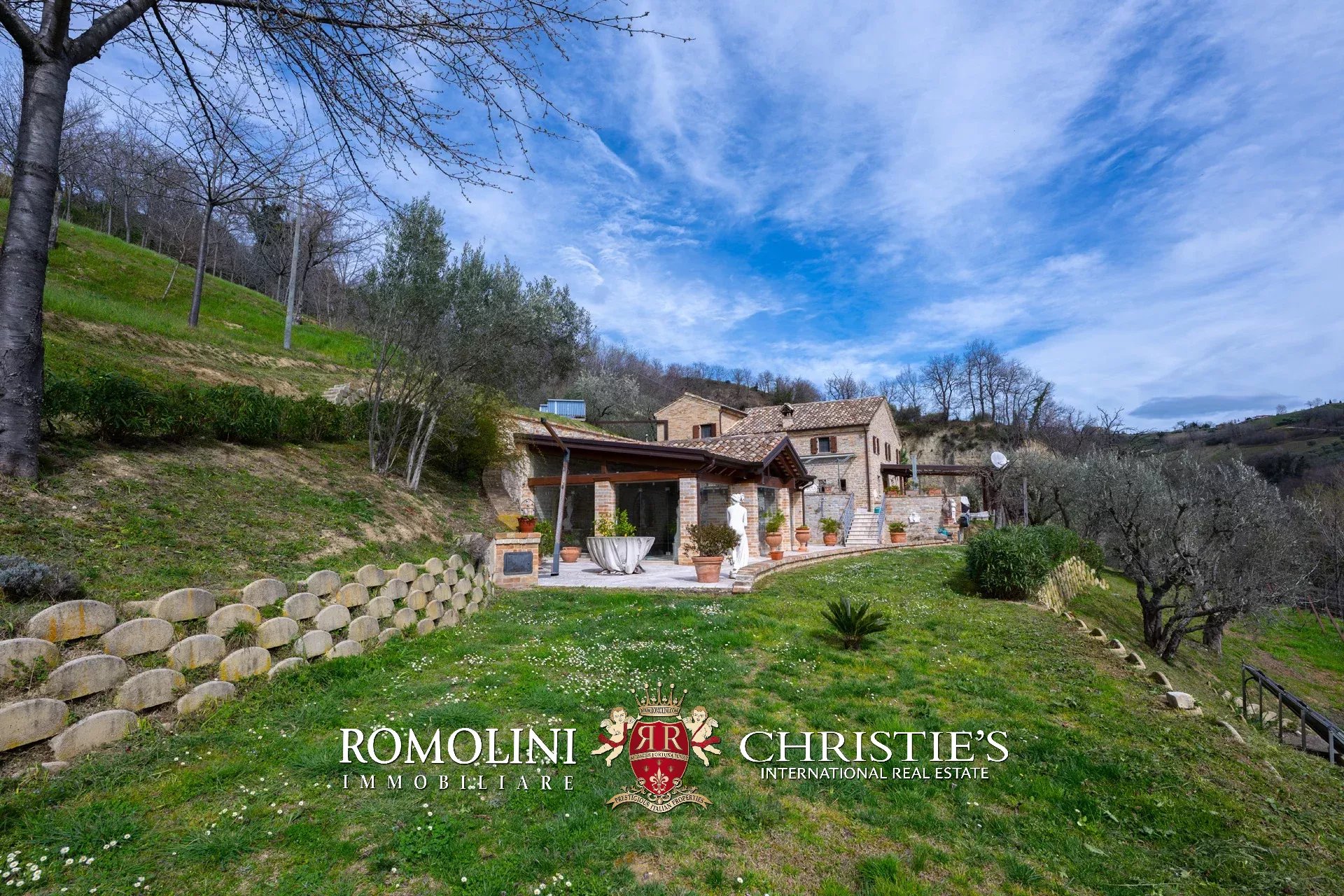 13 Bedroom Vineyard's Image 11