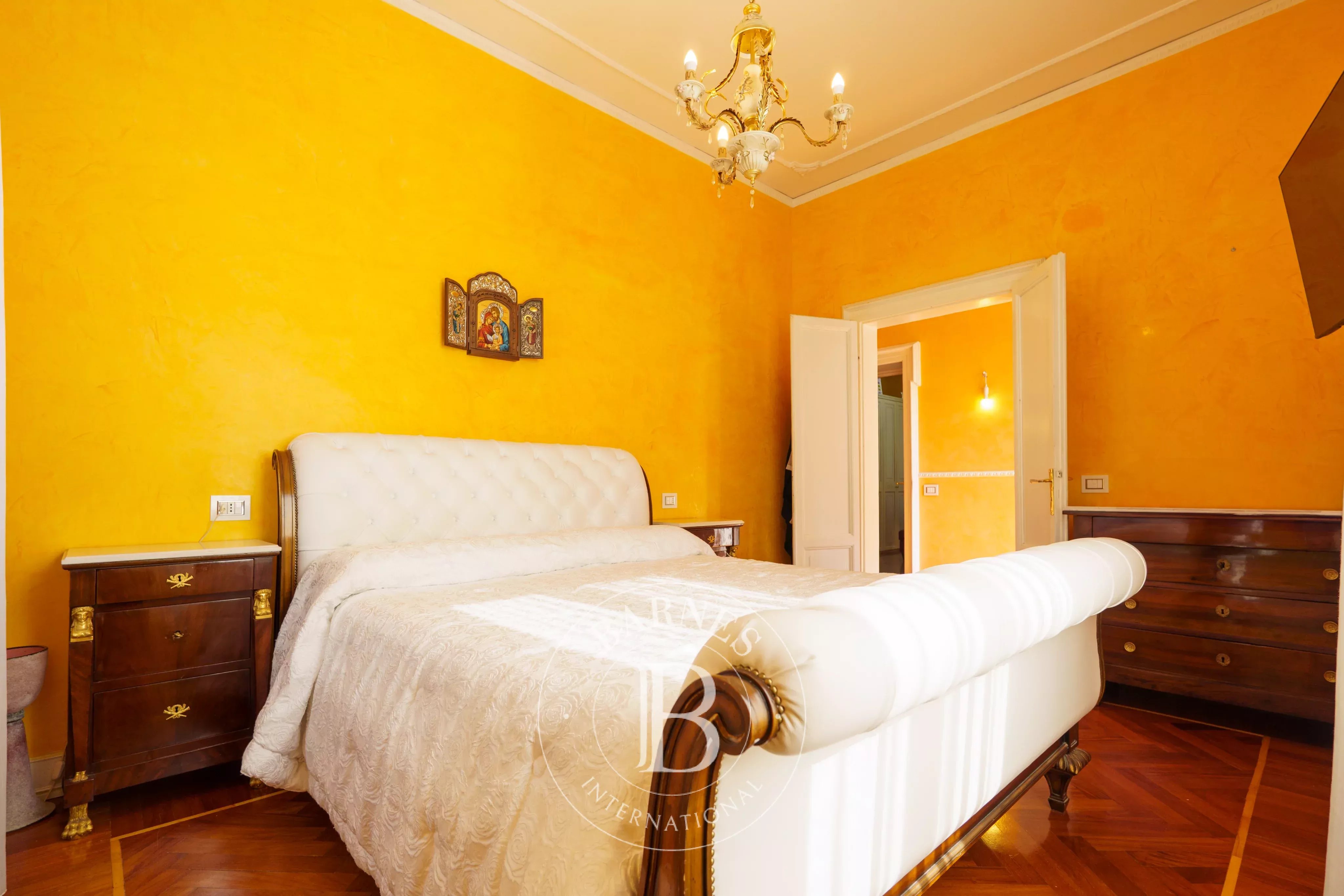 Luxury Apartment a few steps from the centre of Como - picture 10