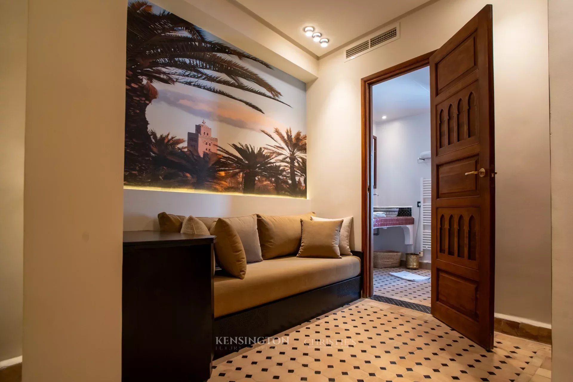 8 Bedroom Villa/Townhouse's Image 21