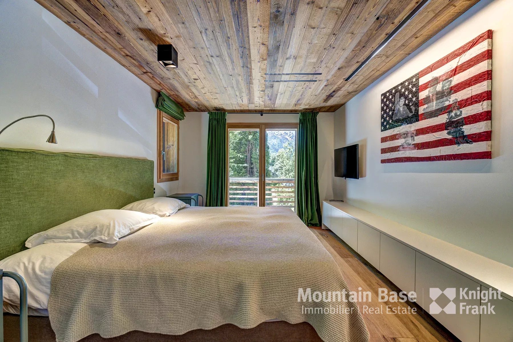 Photo of A newly built 4-bedroom chalet at the foot of Les Planards ski area.