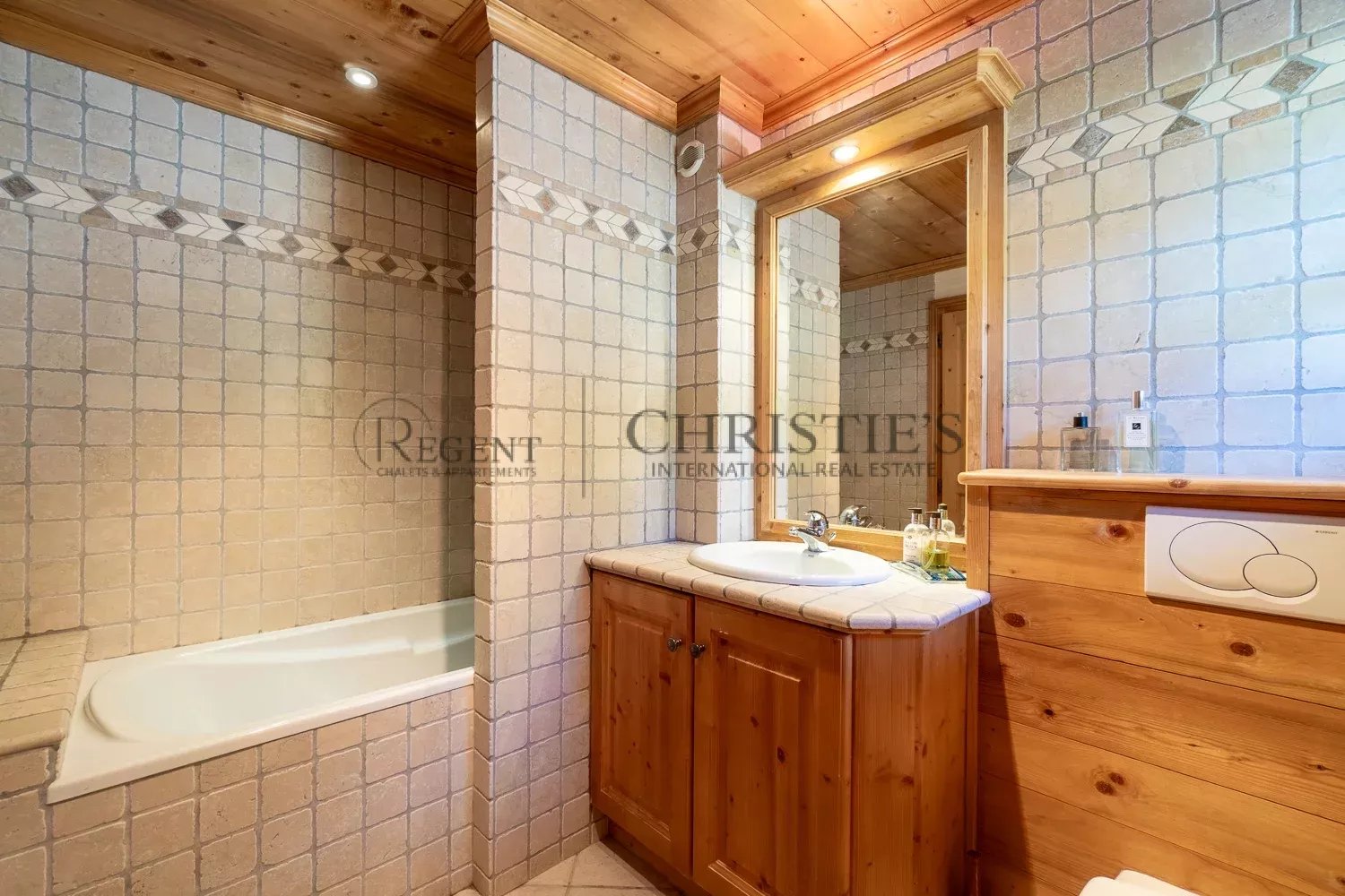4 Bedroom Villa/Townhouse's Image 11