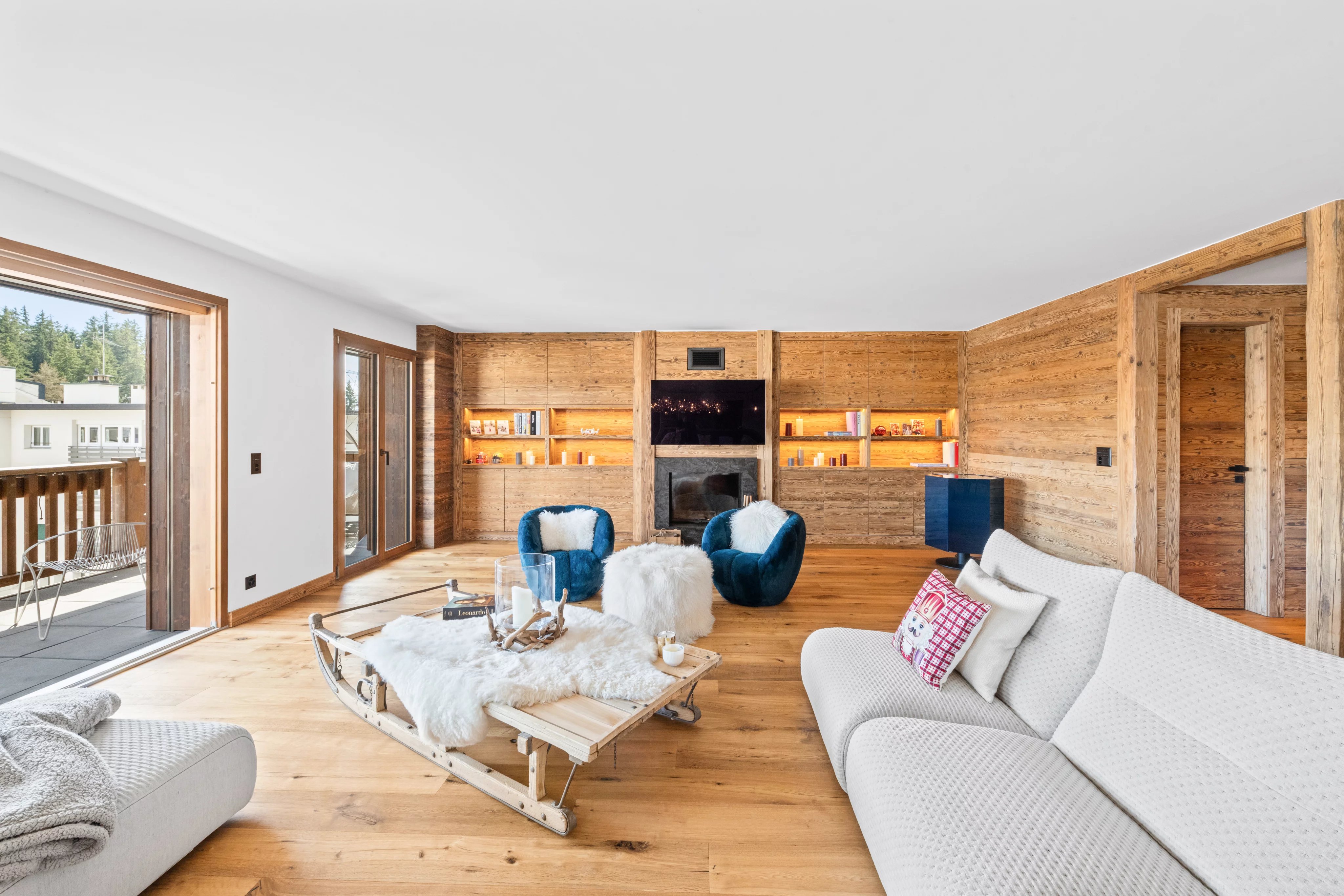 Au cœur de Montana, spacieux appartement récent de 4 chambres, grand balcon, parking
