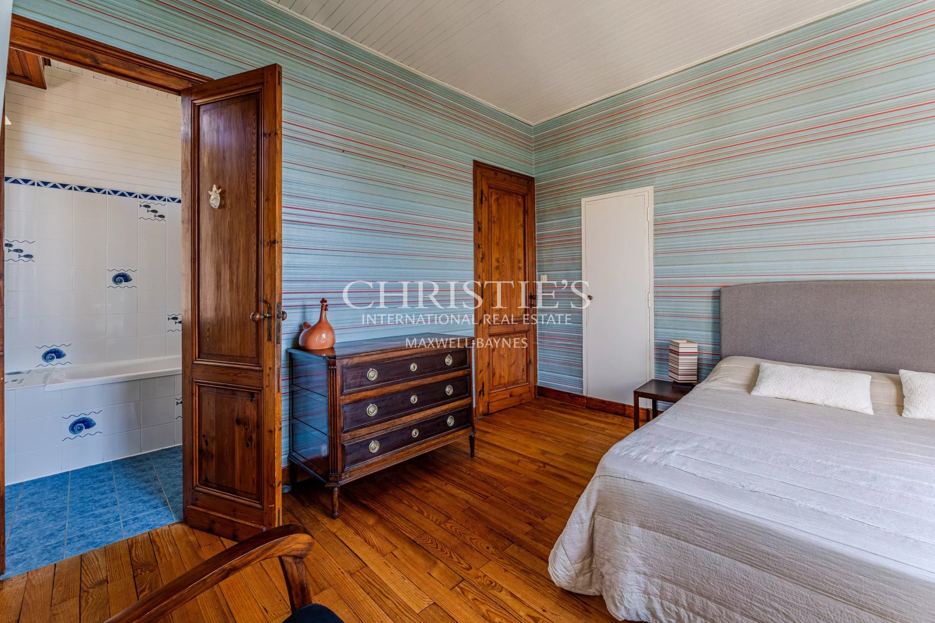 6 Bedroom Villa/Townhouse's Image 5