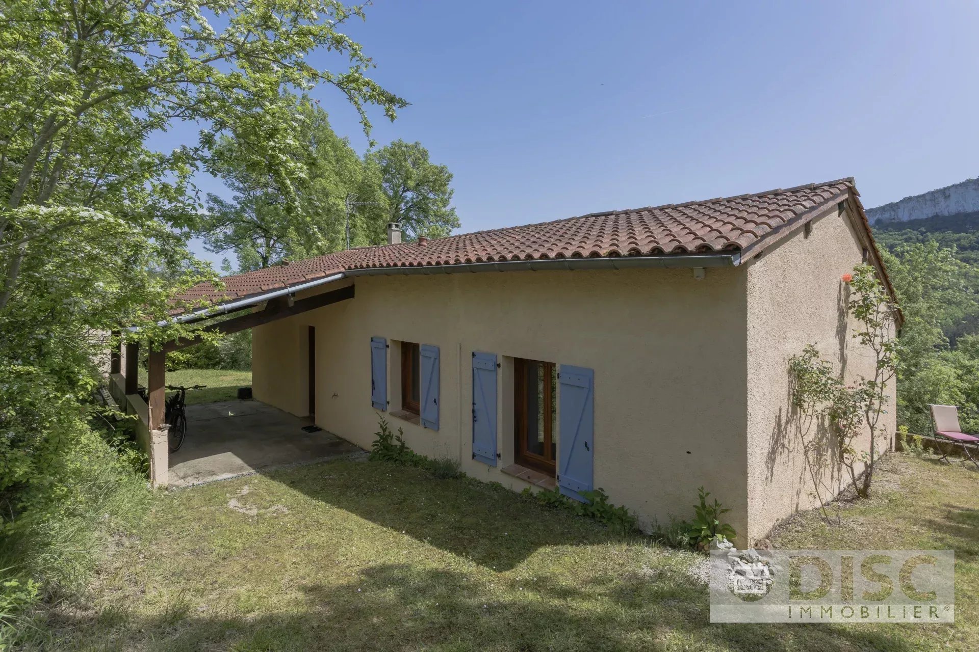 Maison de plain pied avec jardin et vues spectaculaires sur les falaises. - Photo 2