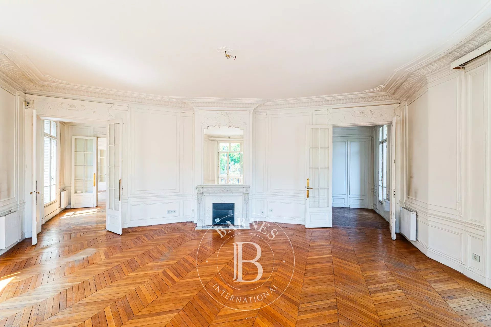 Paris 17 - Etoile / Saint Ferdinand - Appartement au 2è étage avec vue dégagée - 4 ou 5 chambres