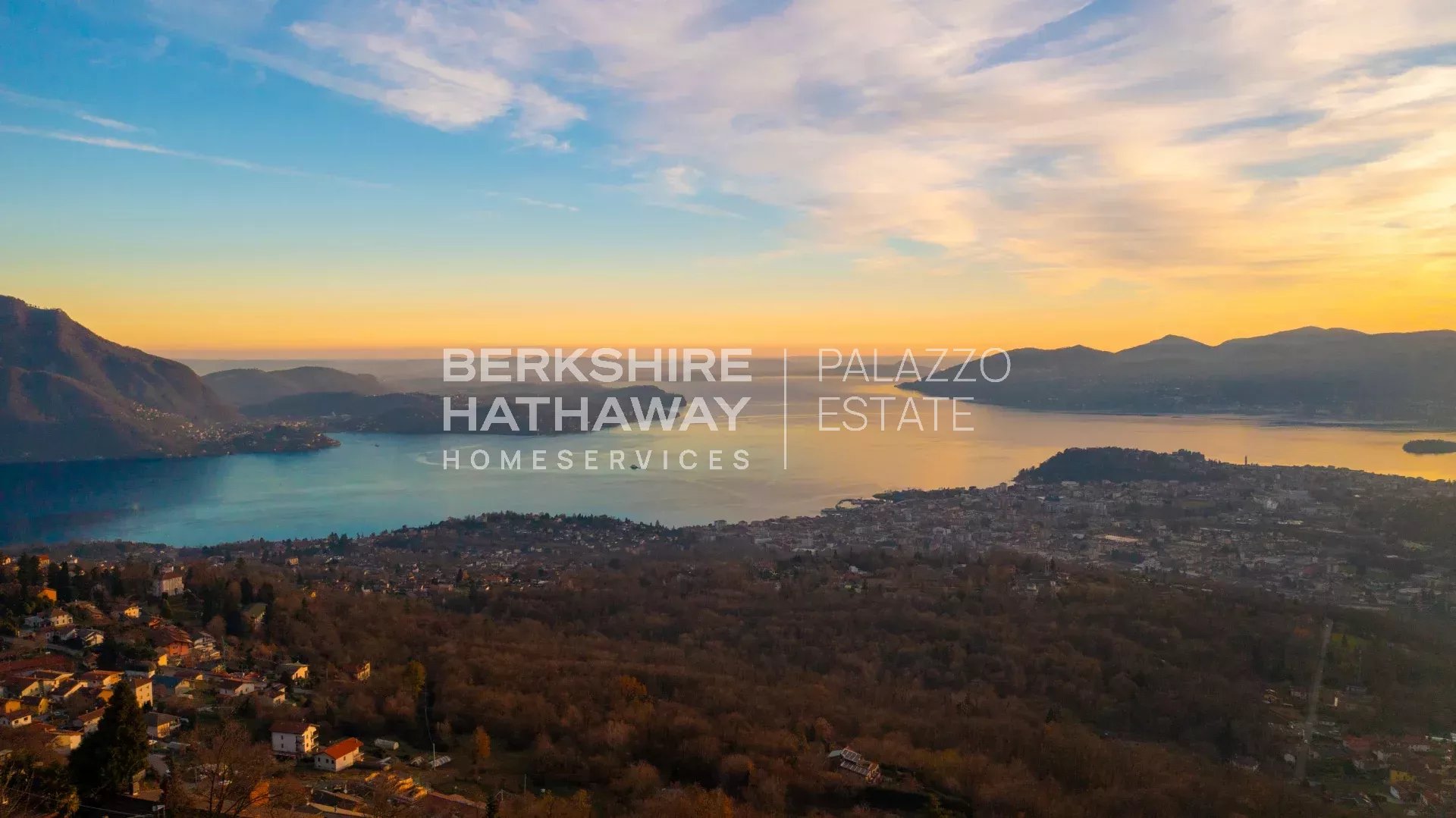 Villa moderna di lusso con vista panoramica sul Lago Maggiore e sulle Alpi