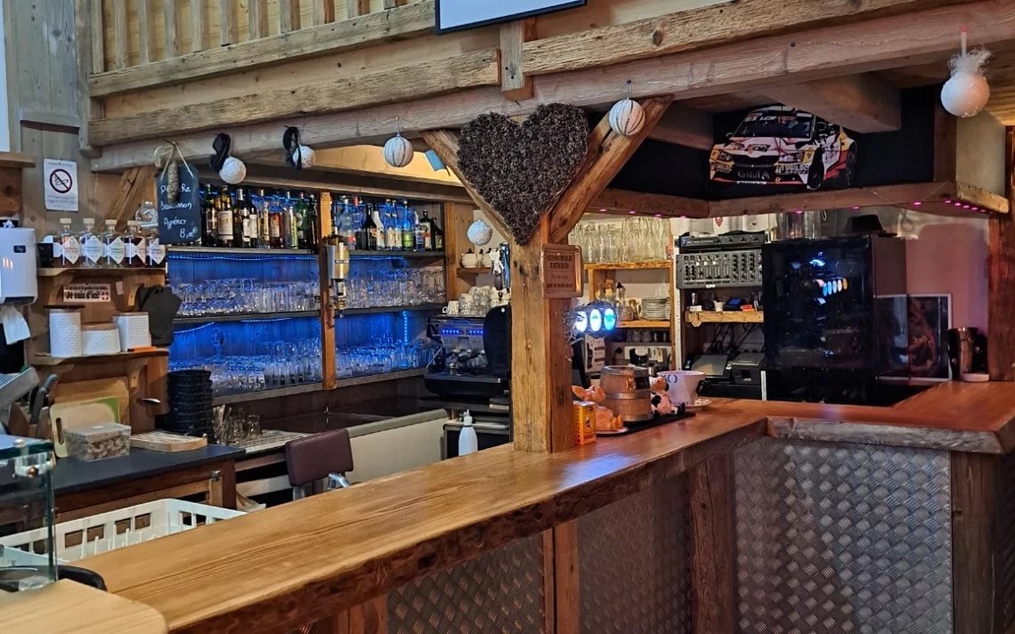 BAR RESTAURANT LICENCE IV STATION VILLAGE — photo 6