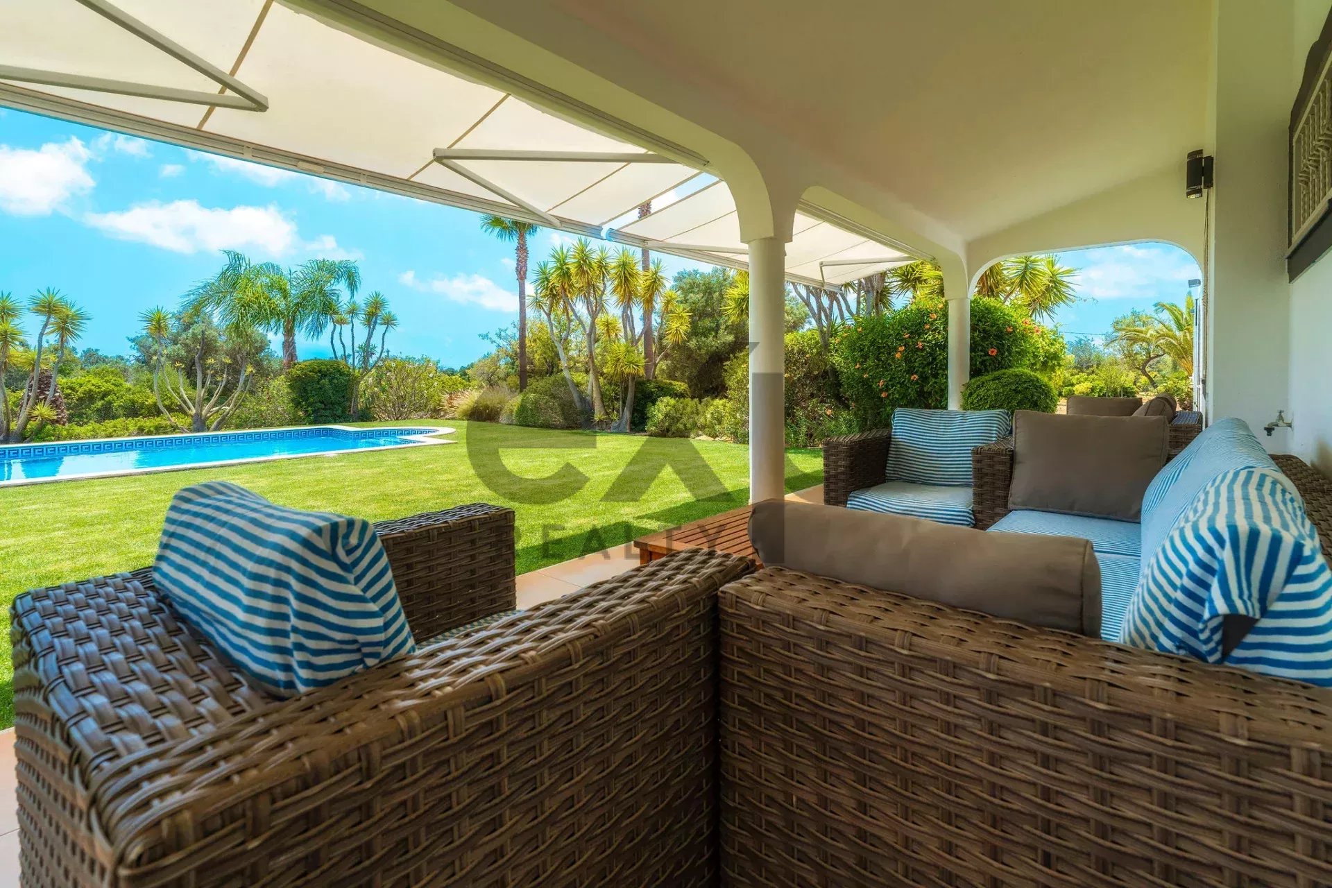 Luxurious 4-Bedroom Villa in Moncarapacho e Fuseta
