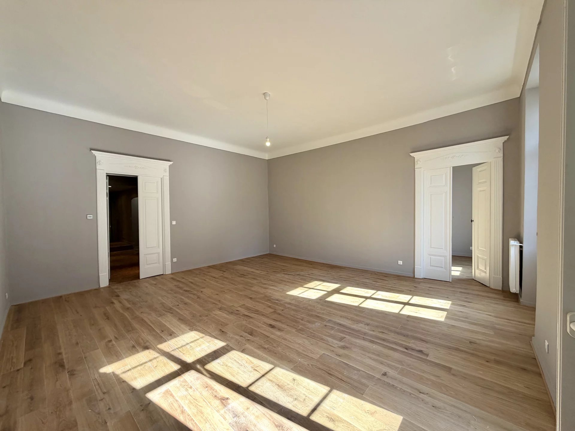 GRAND APPARTEMENT 5 PIÈCES 152,77 M² ENTIÈREMENT RÉNOVÉ – GARIBALDI