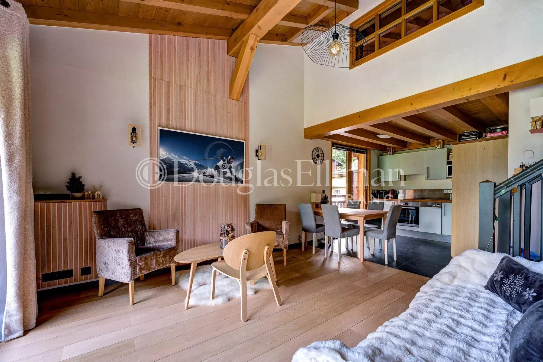 LES HOUCHES – Appartement de 4 chambres réparties sur quatre étages, offrant une vue imprenable - Image nᵒ3