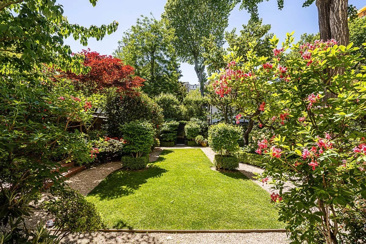 Maison unique avec grand jardin