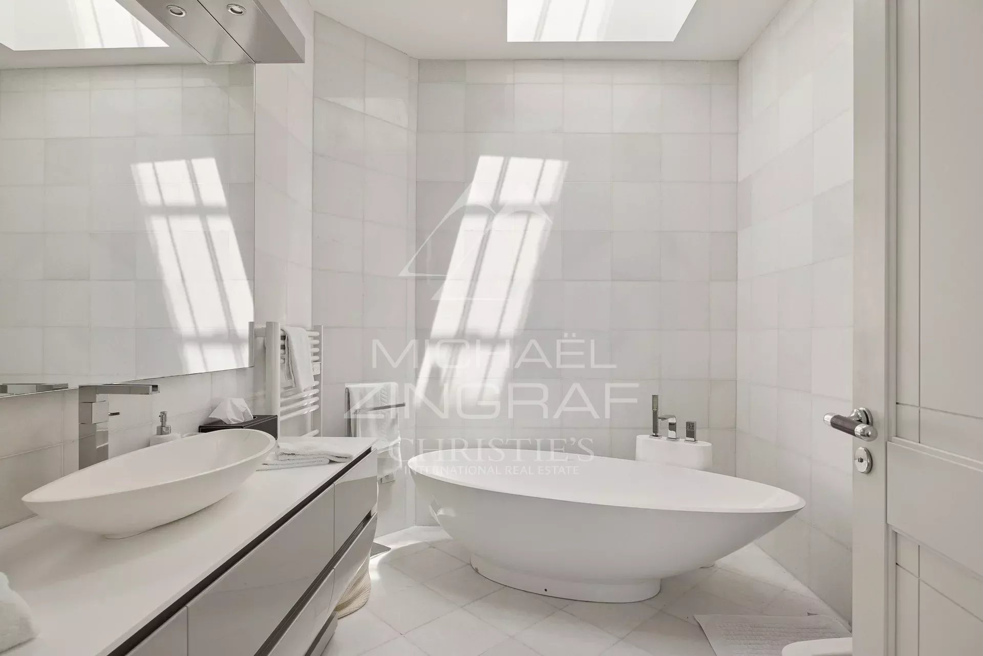 8 Bedroom Villa/Townhouse's Image 4