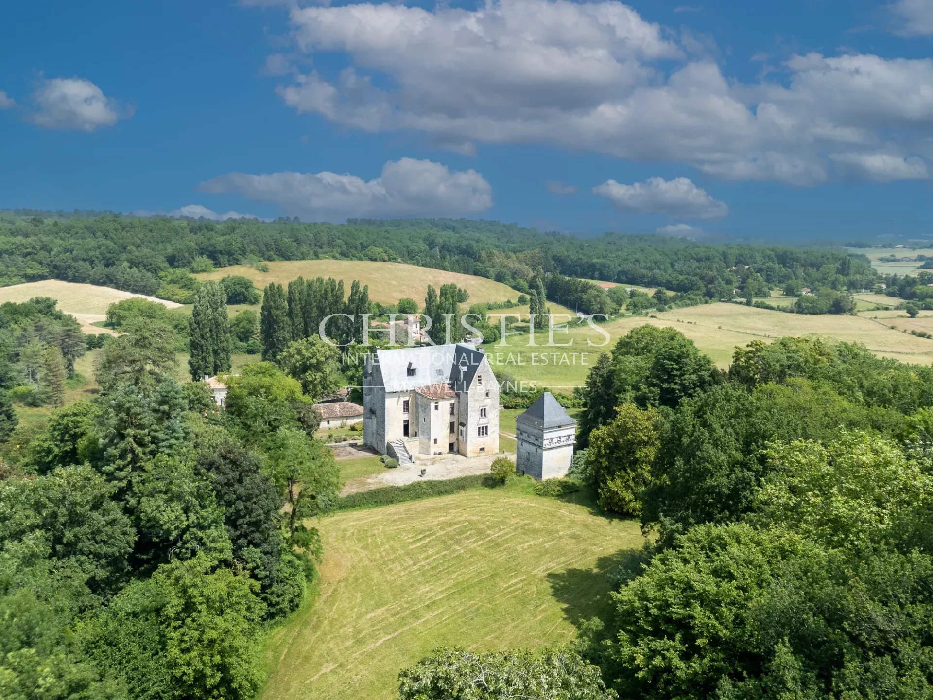 9 Bedroom Chateau's Image 25