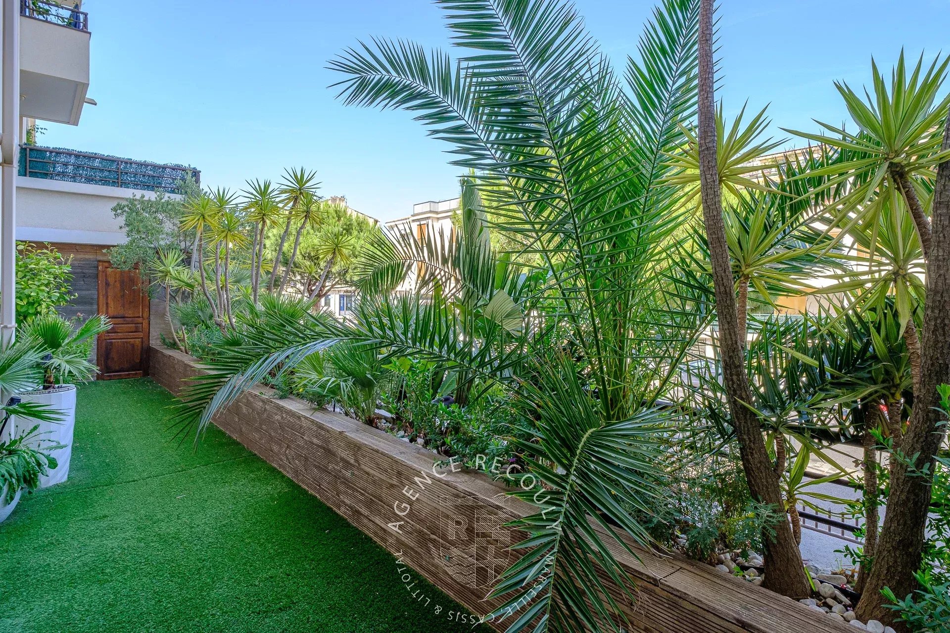 APPARTEMENT T4 AVEC VUE MER ET TERRASSES - BORELY - 13008 MARSEILLE