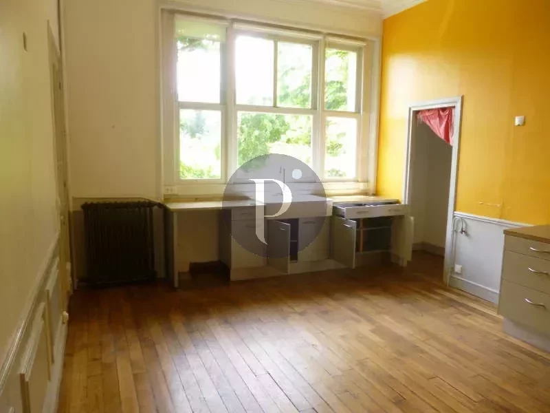 location-maison-8-pieces-verrieres-le-buisson-83872832