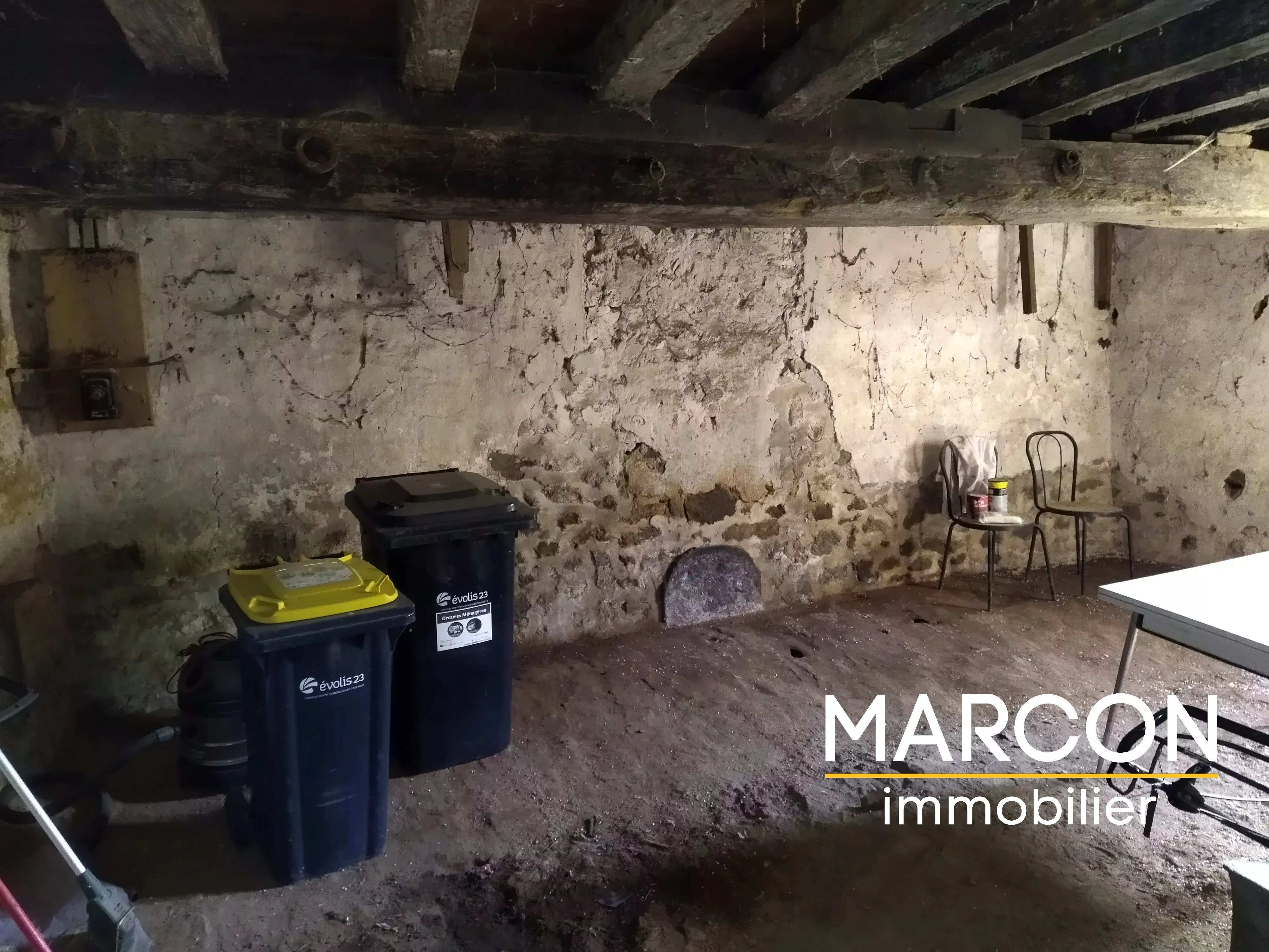 BELLE MAISON EN PIERRES entre GUERET et BOURGANEUF