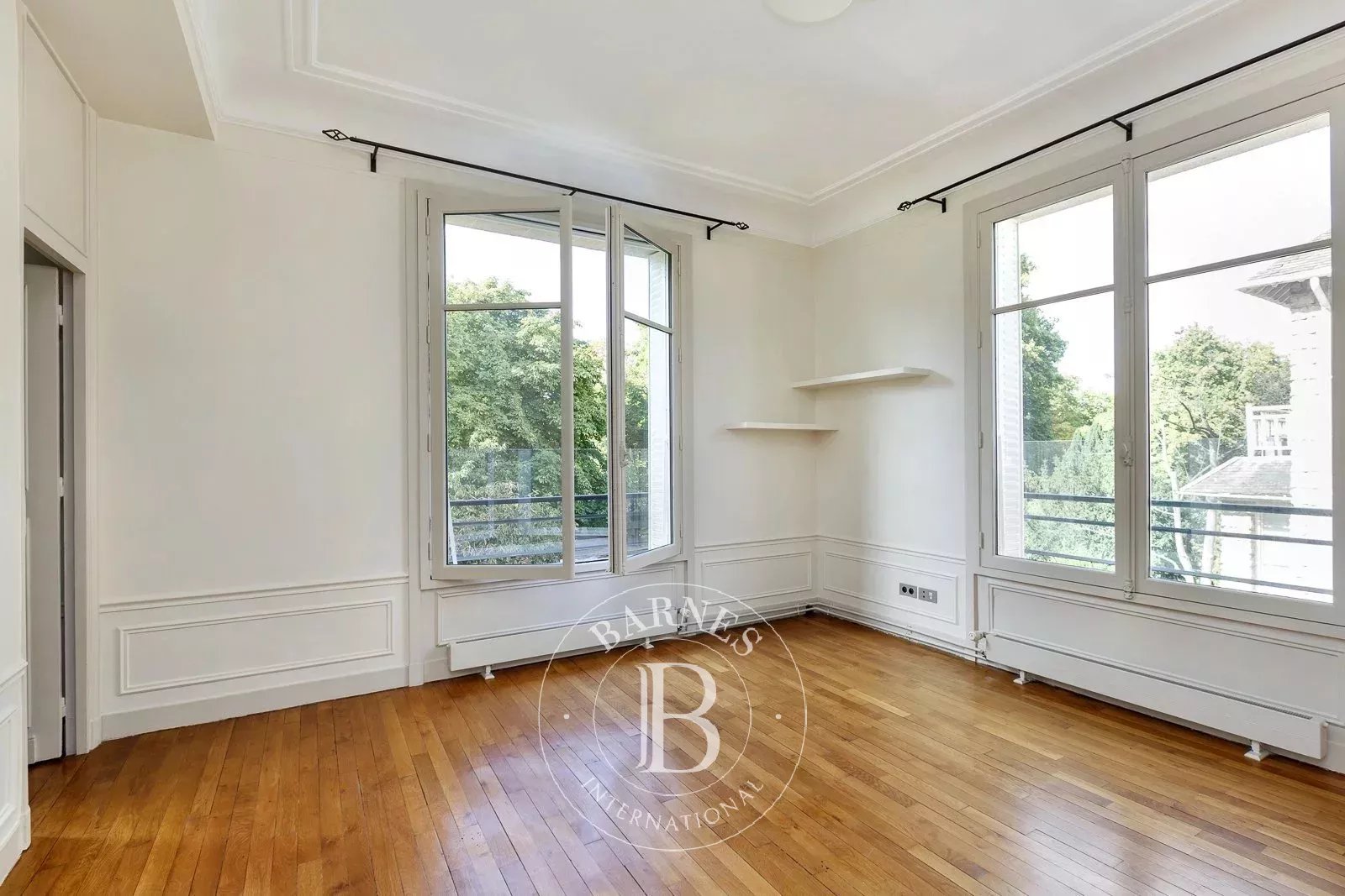 1930s MANSION - PRIVATE STREET - GARDEN - NEUILLY / SAUSSAYE-PERRONET - picture 19