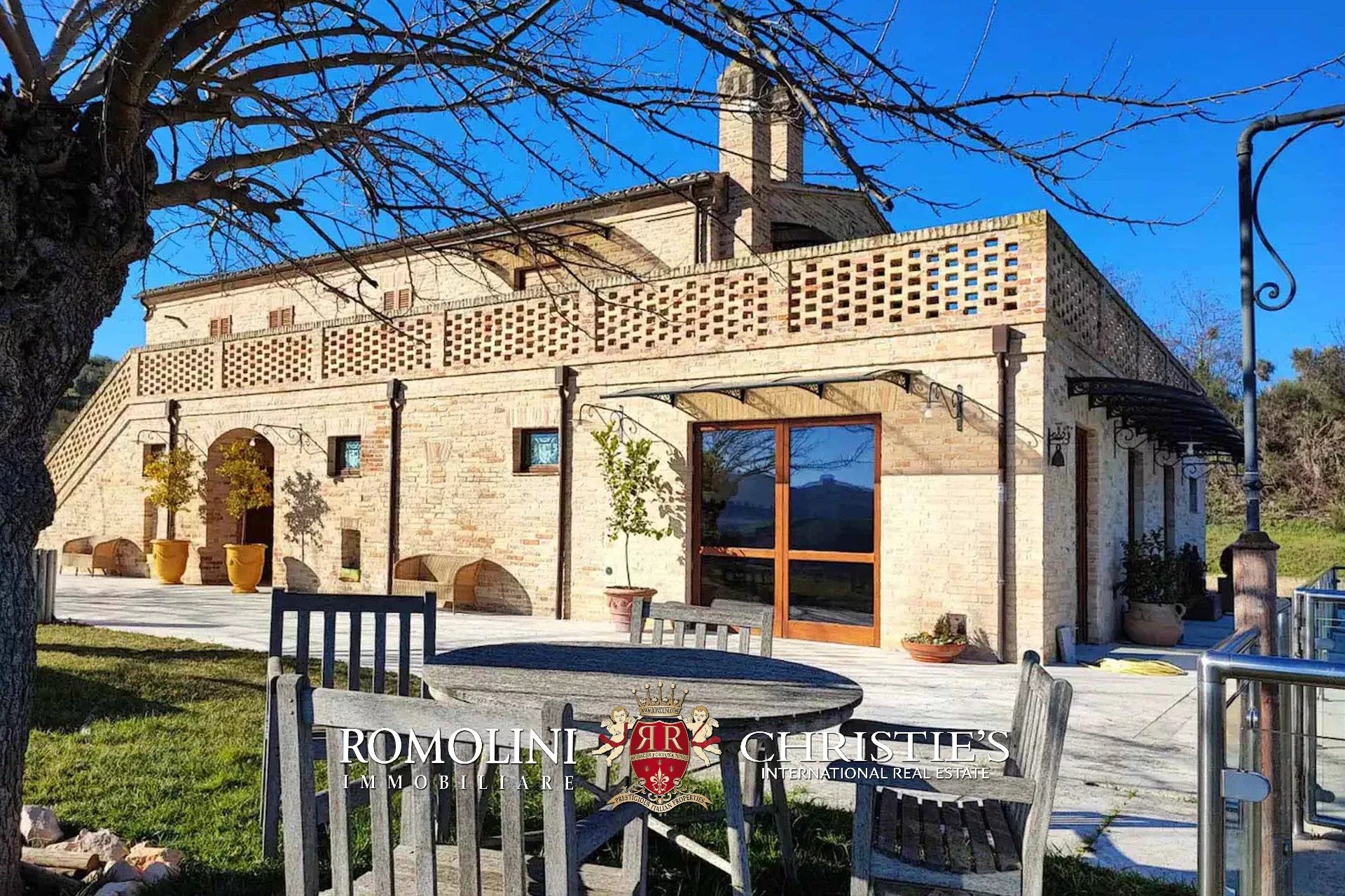 6 Bedroom Vineyard's Image 15