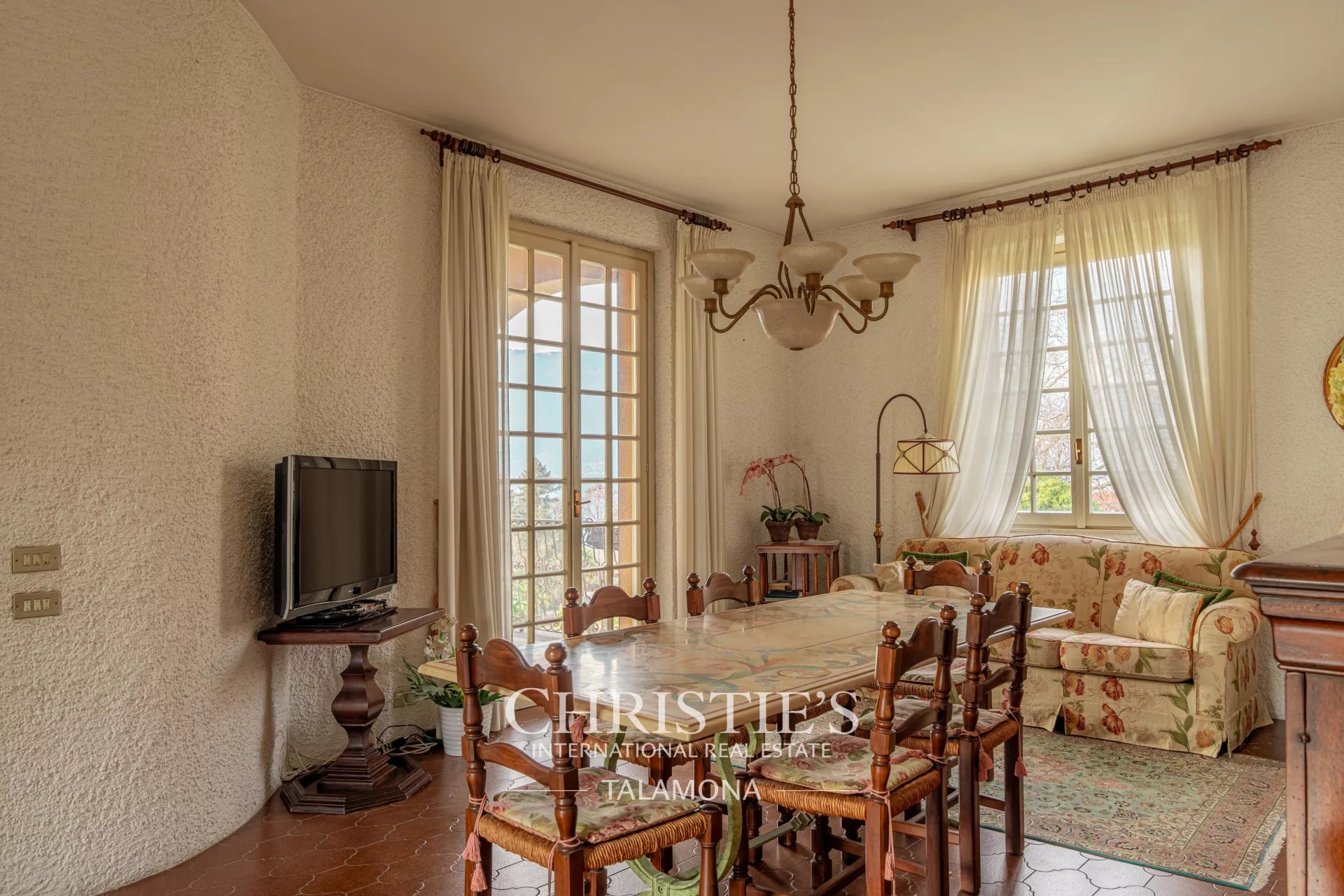 6 Bedroom Villa/Townhouse's Image 17