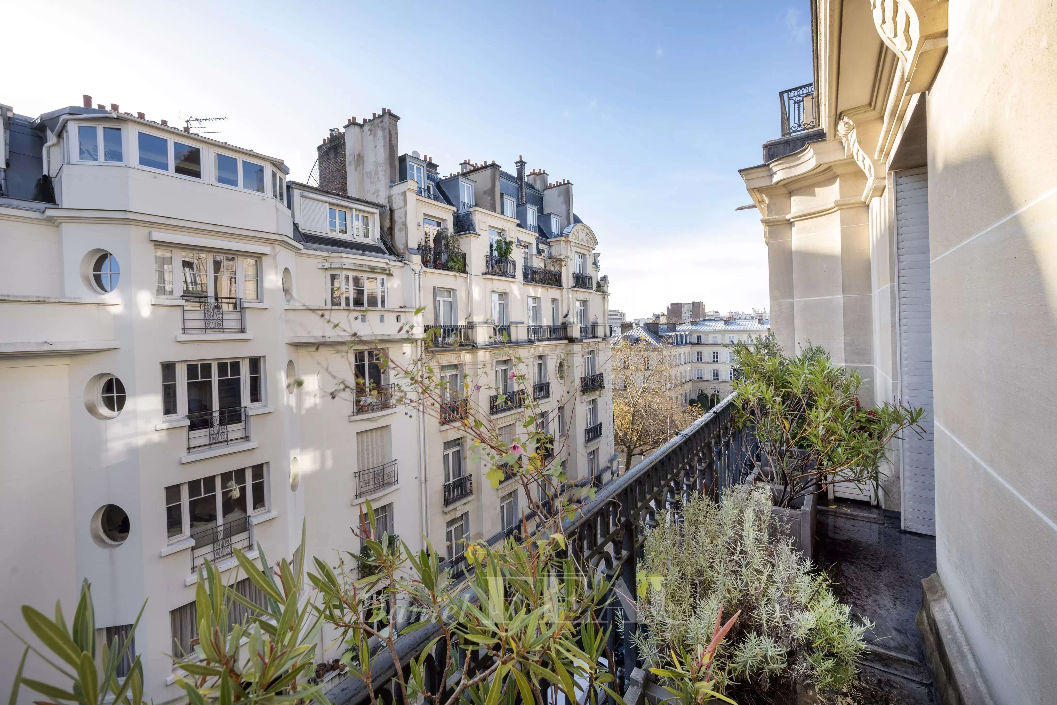 Paris 7th District - Invalides - 4-5 bed apartment