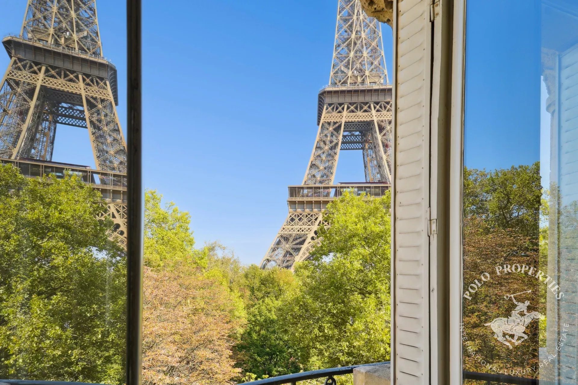 Exclusivité- Etage élevé vue Tour Eiffel- Champs de Mars