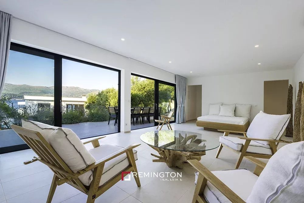 5 Bedroom Villa/Townhouse's Image 37