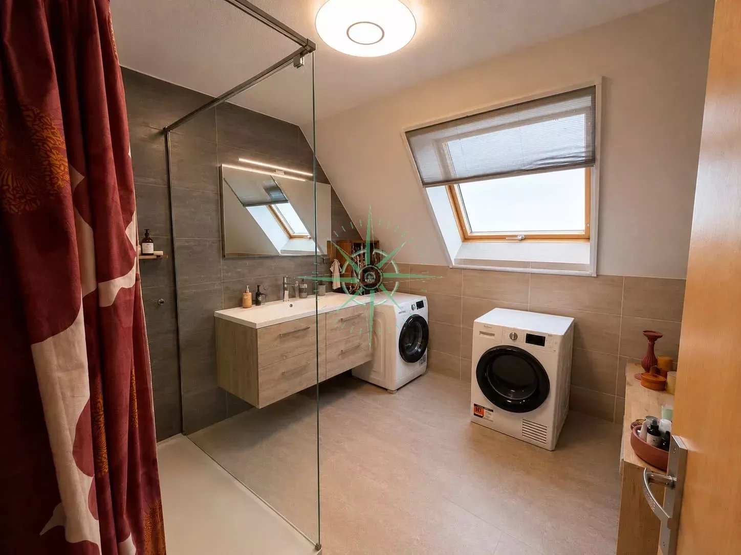 À VENDRE – Superbe duplex lumineux avec terrasse – Dernier étage – Garage + 3 parkings