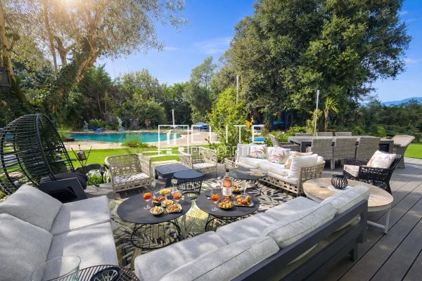 260 m² HOUSE – HEATED POOL – ROQUEFORT-LES-PINS — photo 3