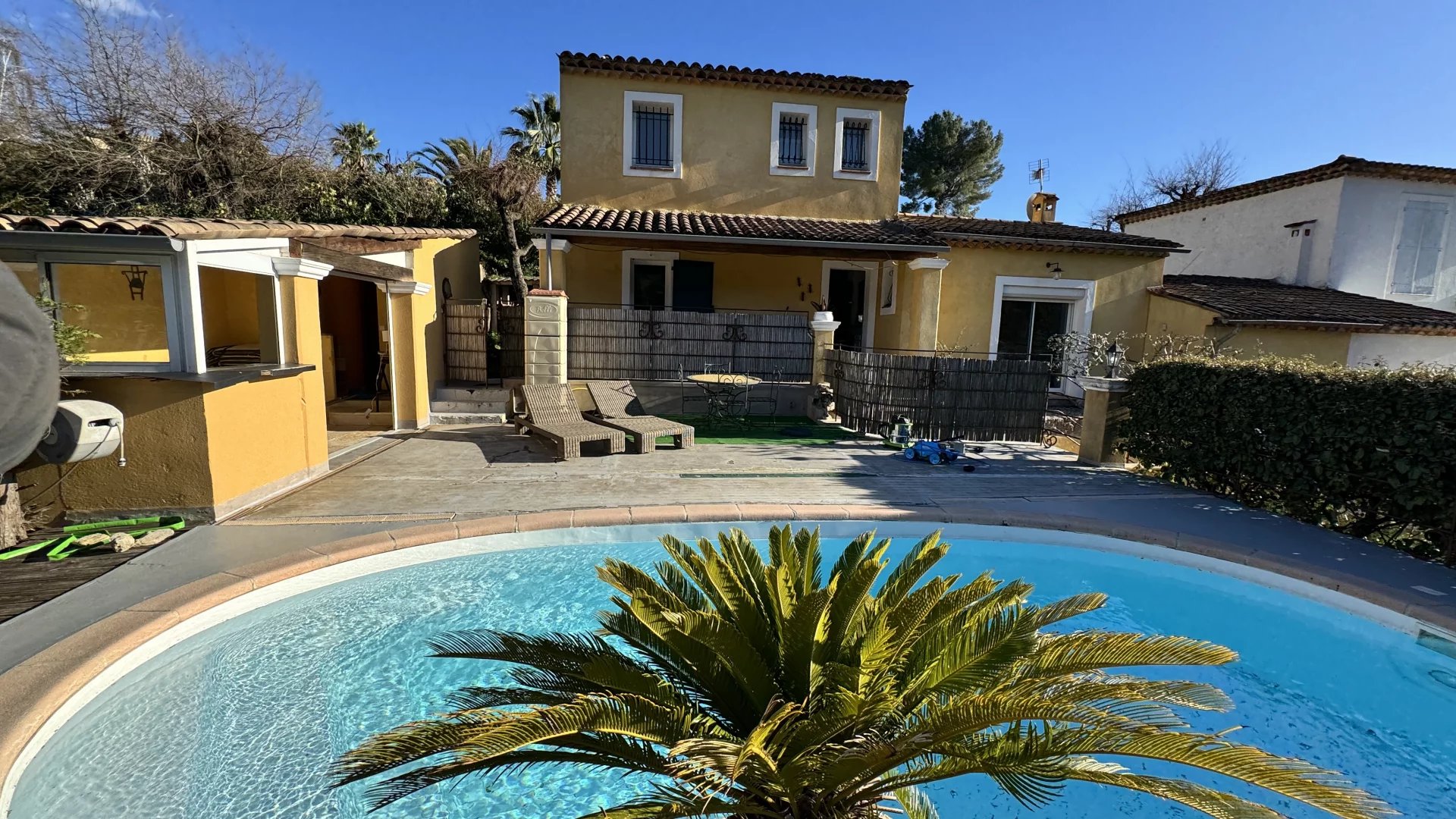 Villa avec piscine et garage