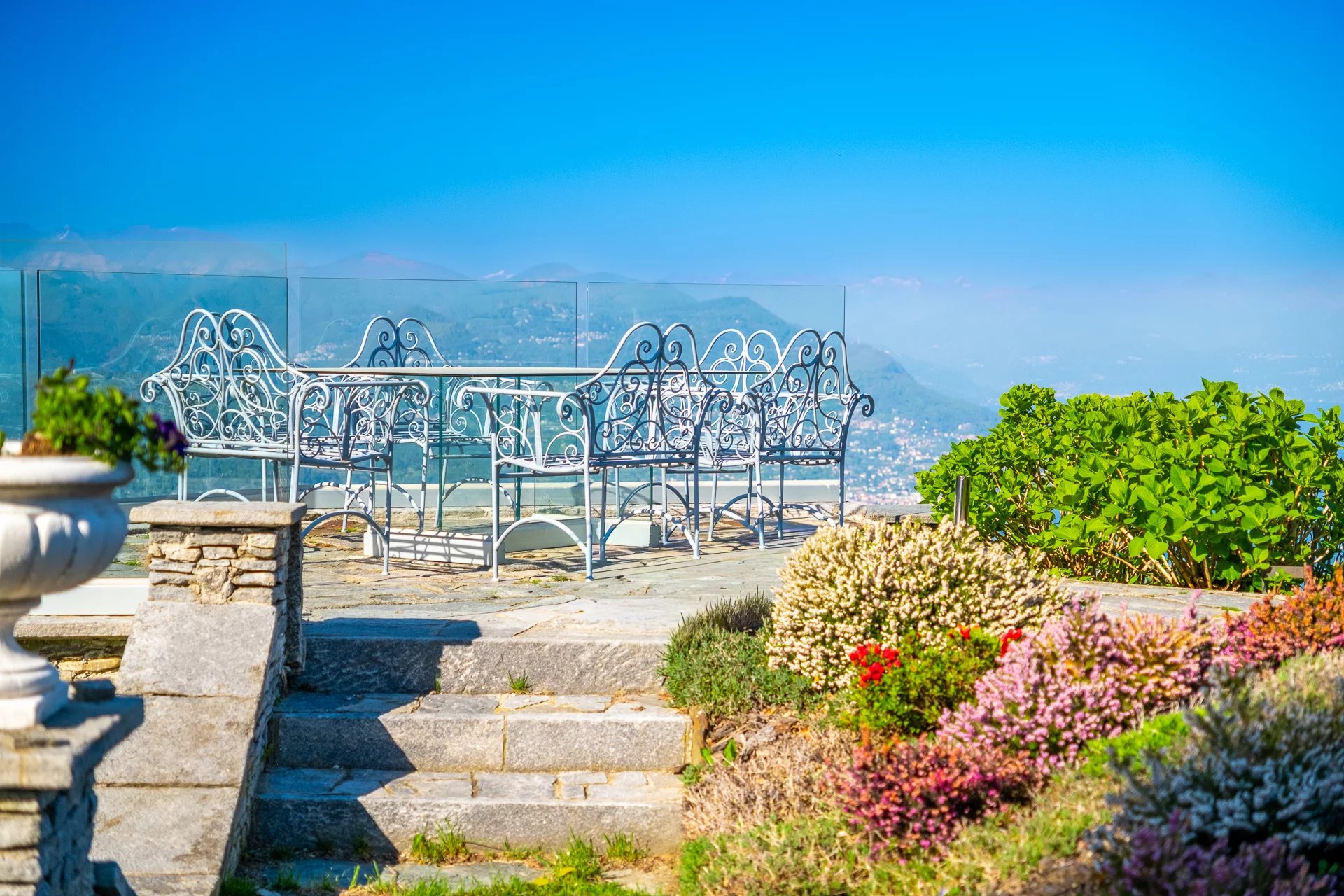 Villa panoramica d’epoca con parco privato e vista lago a Stresa