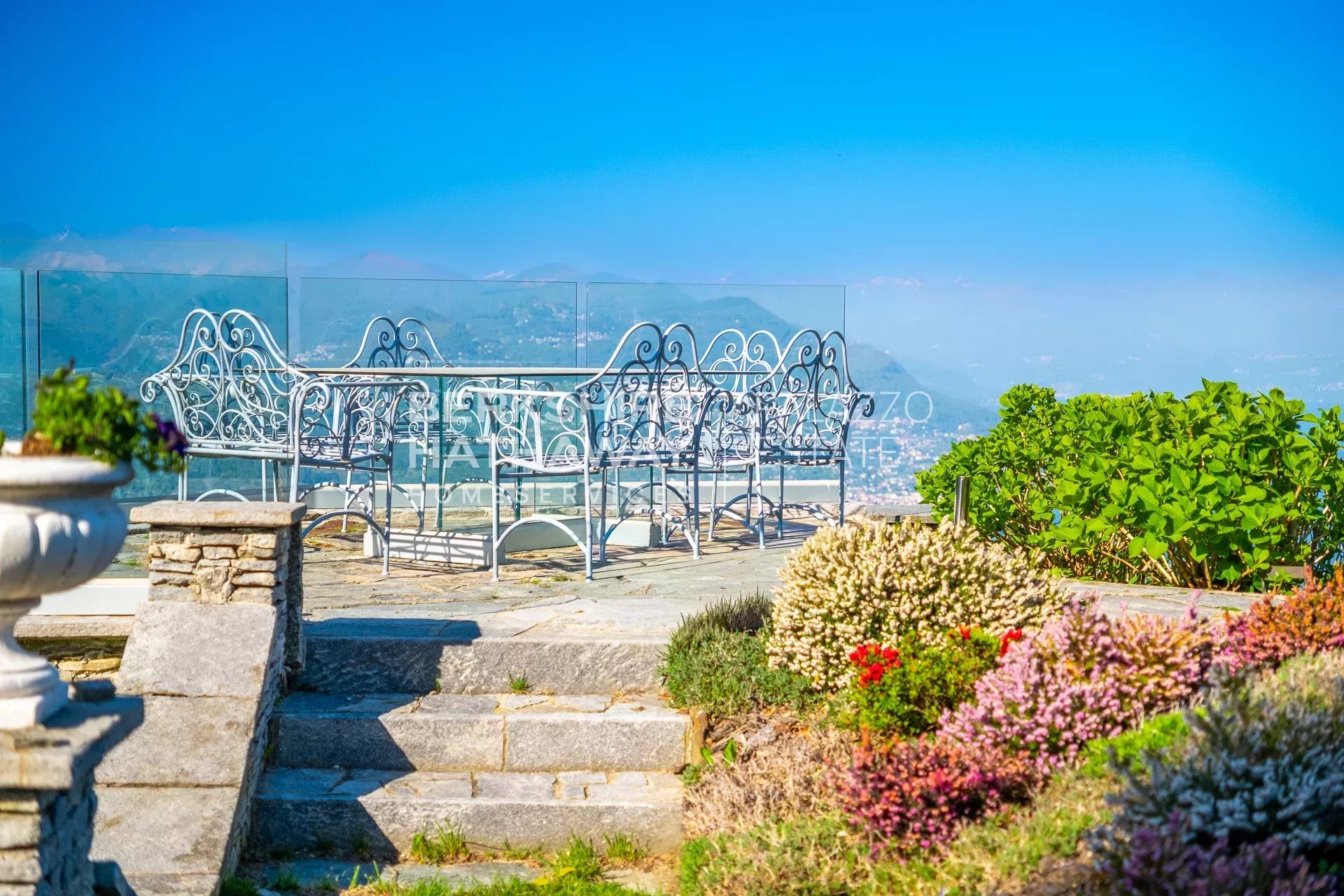 Historic Panoramic Villa with Botanical Park and Lake View