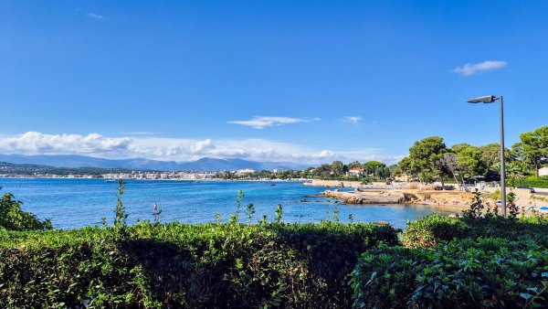 Belle Époque Waterfront Villa Antibes | Iconic Family Legacy Estate — photo 2