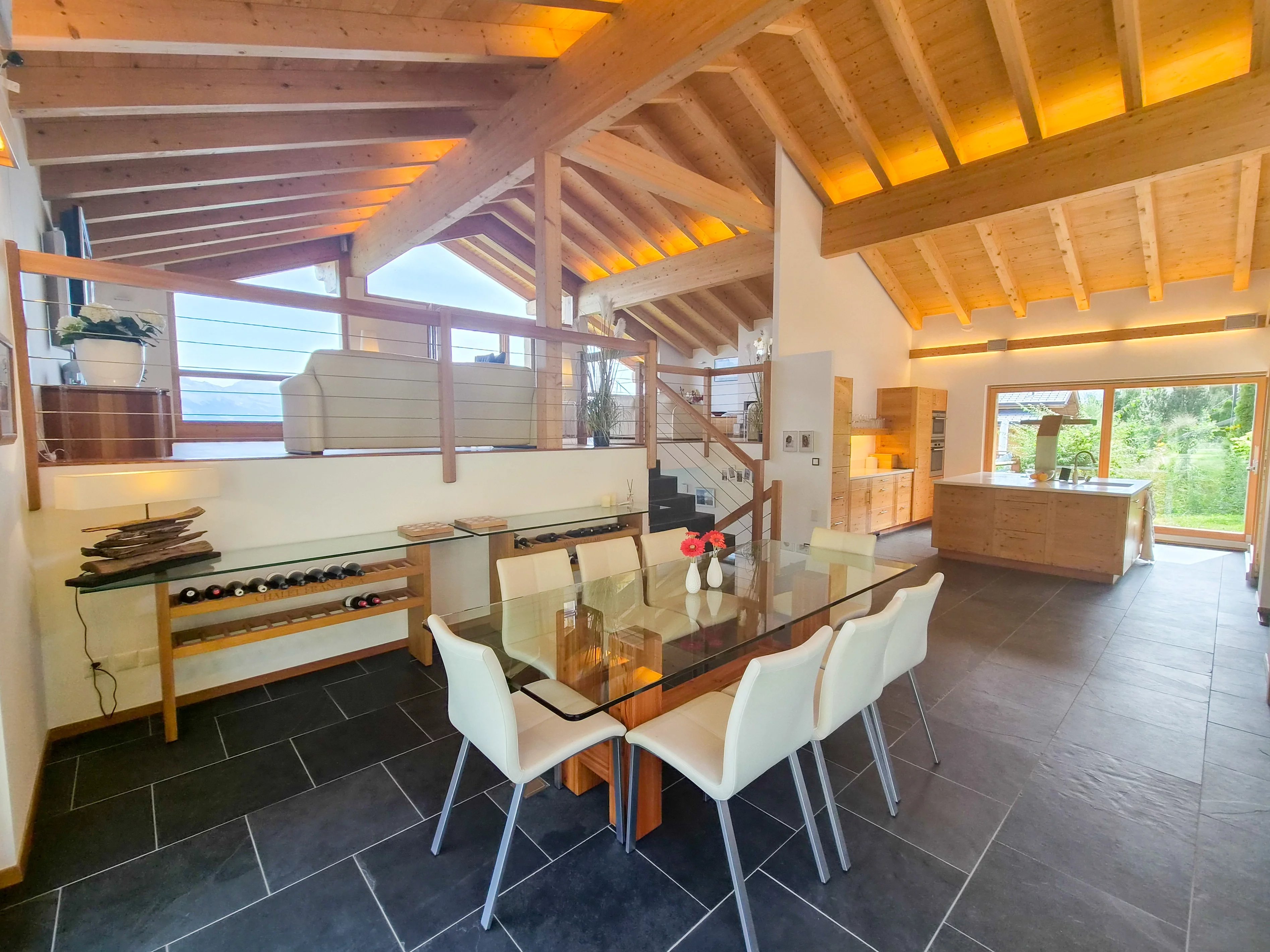 Chalet d'exception au bord du bisse et proche des pistes de skis, à Nendaz !