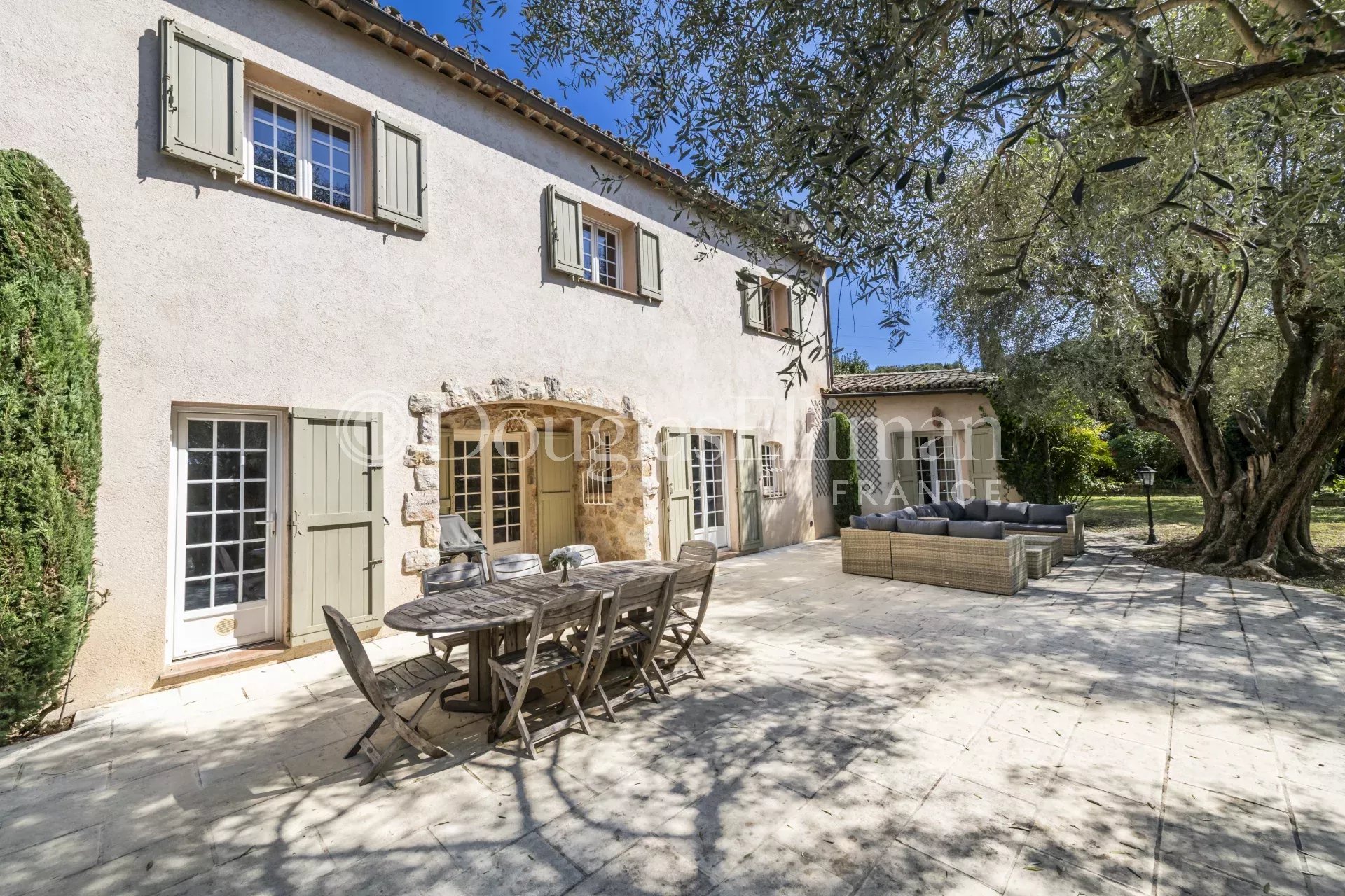 MOUGINS – Villa de charme dans le prestigieux Hameau de Guillet - Image nᵒ3