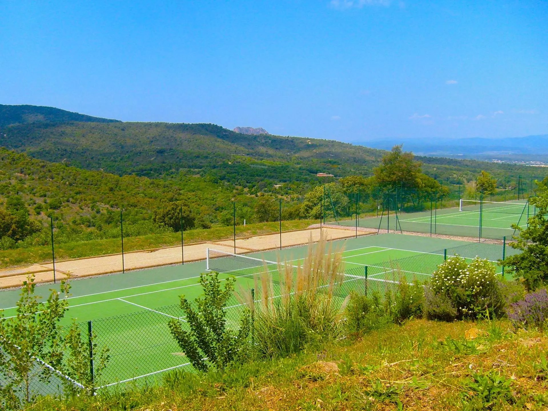 Roquebrune-sur-Argens | 3-room apartement with loggia overlooking a beautiful garden.
