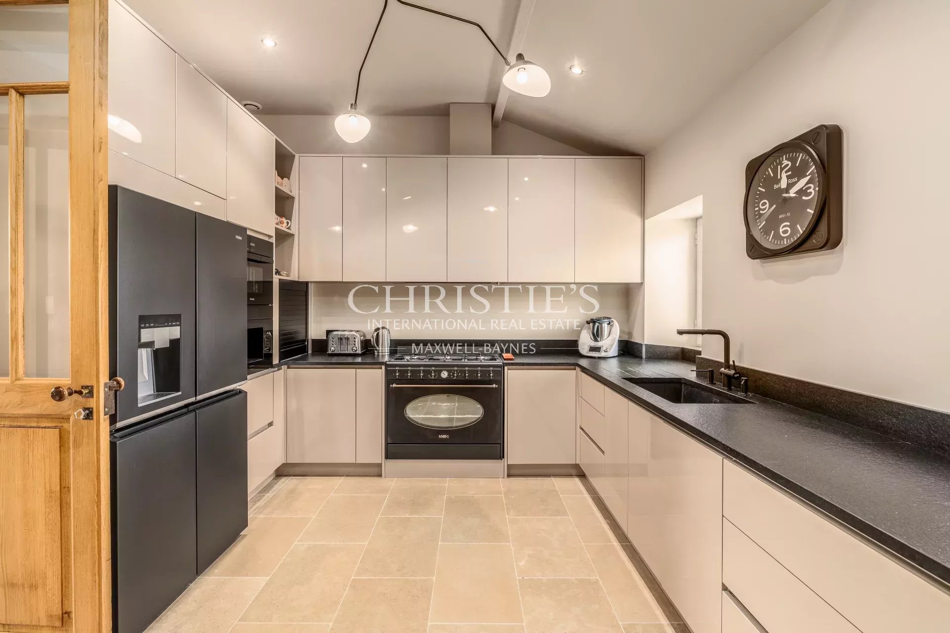 6 Bedroom Villa/Townhouse's Image 9