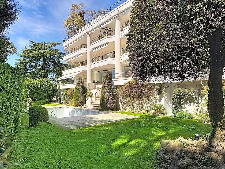  Image of Apartment - 4 Bedrooms for Sale in Alpes-Maritimes-Cannes-France, Image 12