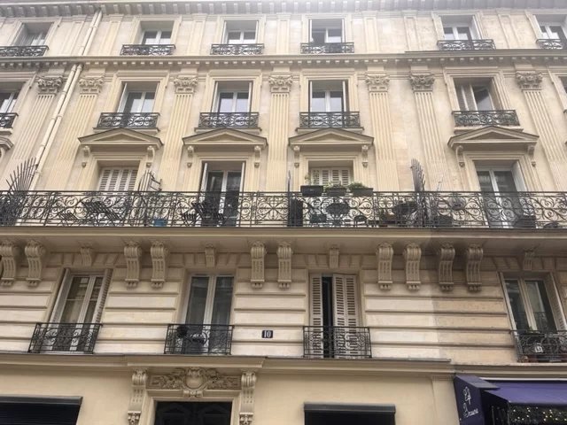 Studio en étage élevé avec vue ciel
