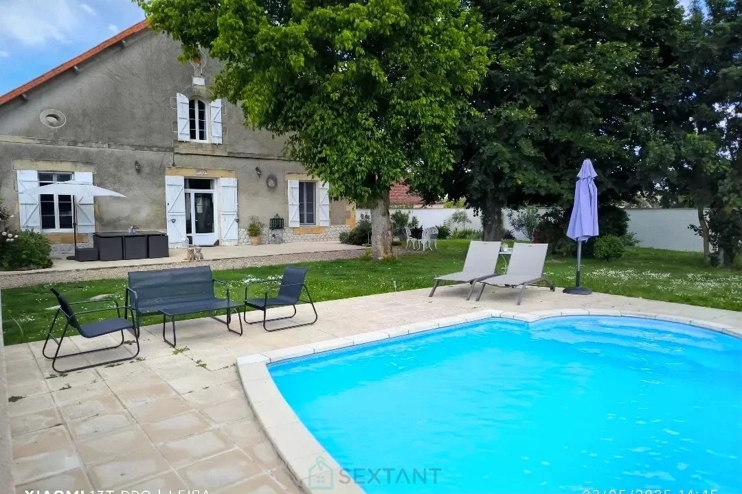 AU CALME, A  5 MIN DE LA ZONE COMMERCIALE, MAISON DE CHARME AVEC PISCINE ET DEPENDANCES