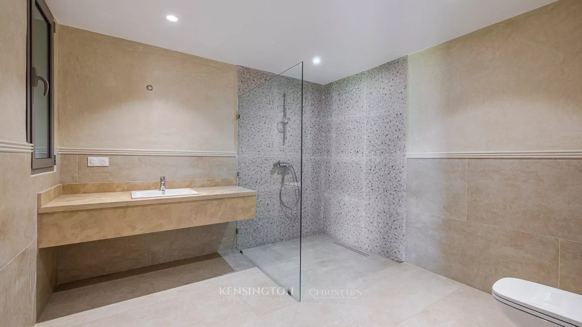 5 Bedroom Villa/Townhouse's Image 19