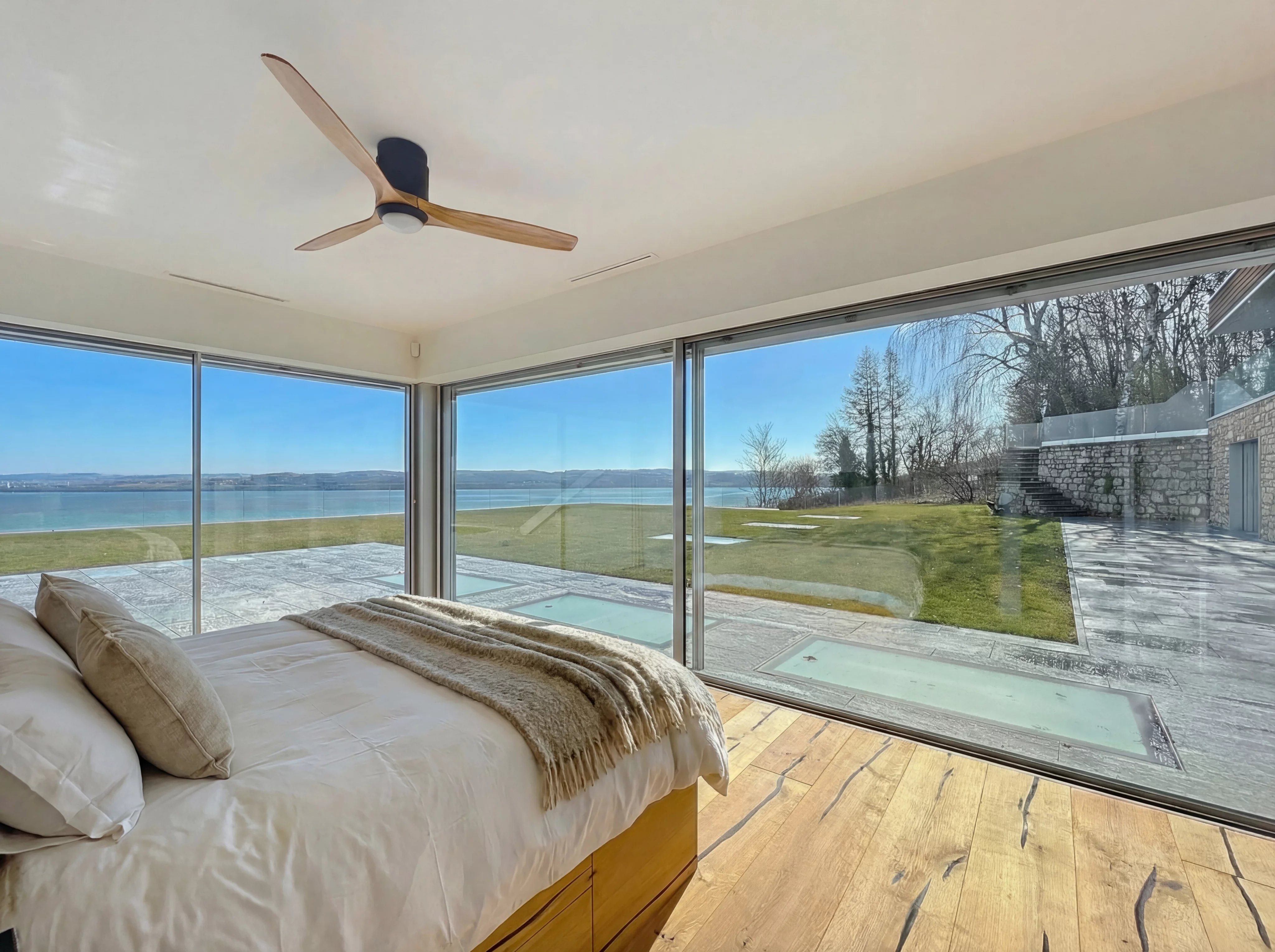 Propriété contemporaine de 600 m² avec vue panoramique sur le lac