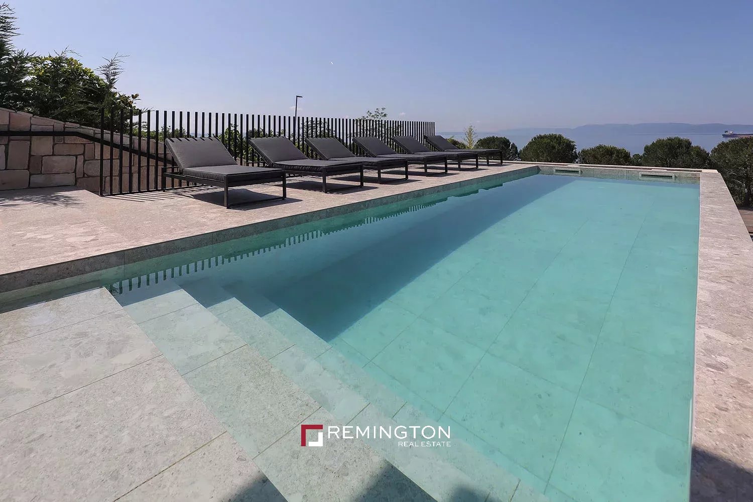4 Bedroom Villa/Townhouse's Image 14