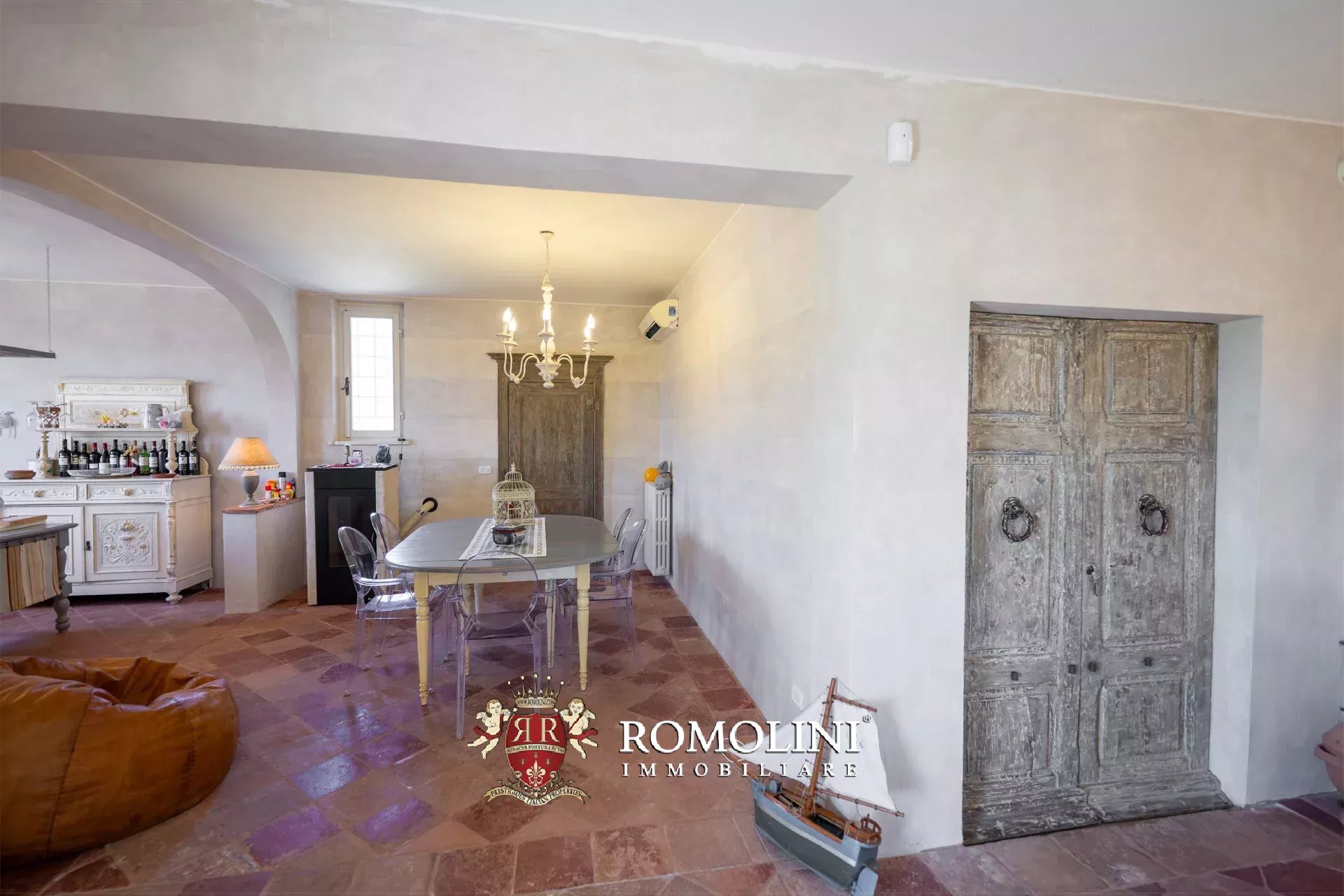 6 Bedroom Villa/Townhouse's Image 25