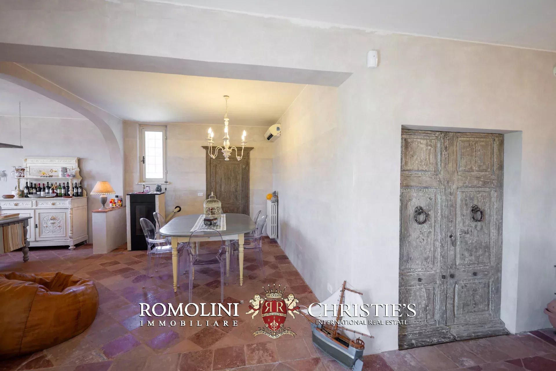 6 Bedroom Villa/Townhouse's Image 25