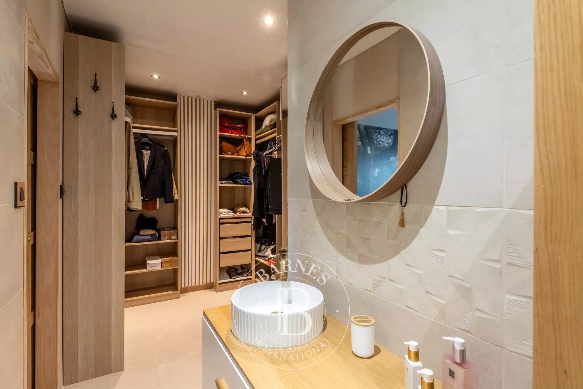 Daire Tassin-la-Demi-Lune - picture 9