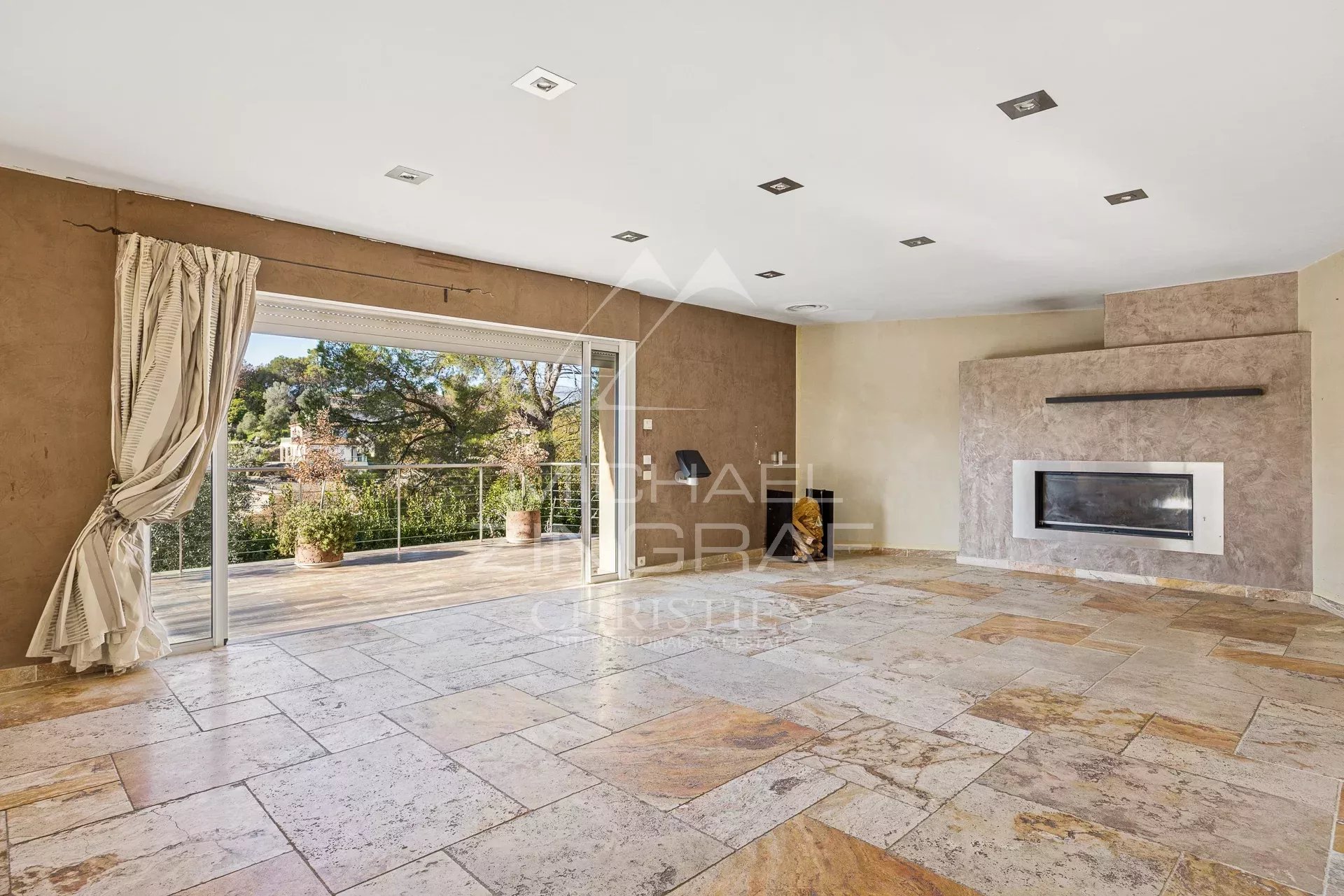 5 Bedroom Villa/Townhouse's Image 4