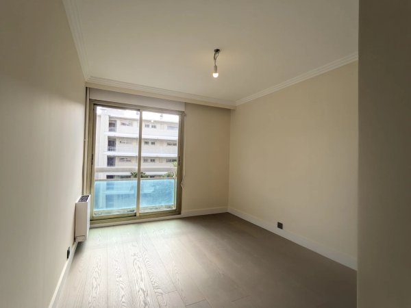 Nice Cimiez 3 bed apartment plus garage for sale — photo 7