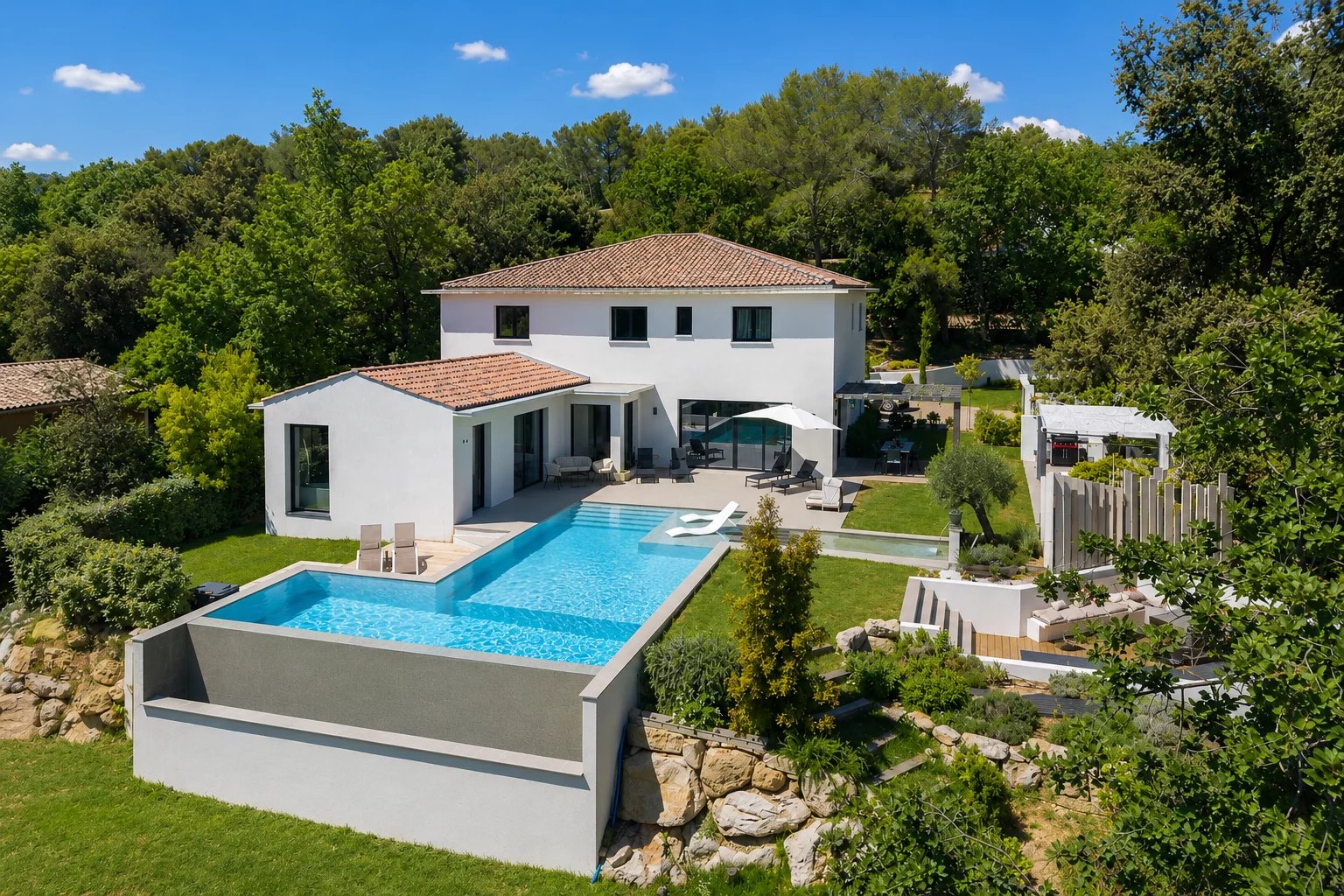An elegant, contemporary-style villa in a completely peaceful setting